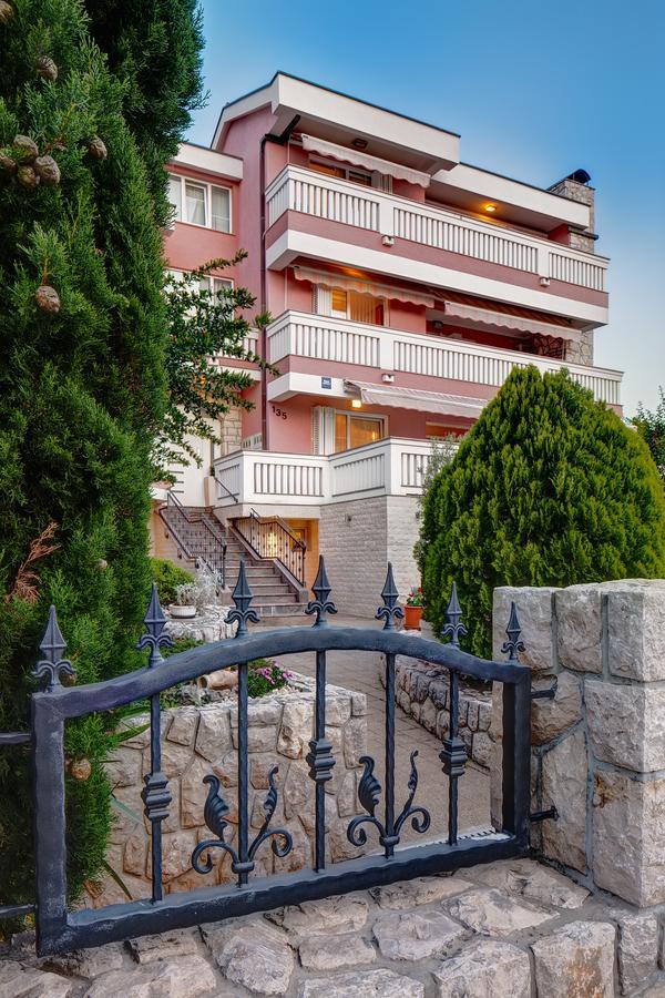 Senada Apartments Selce Buitenkant foto